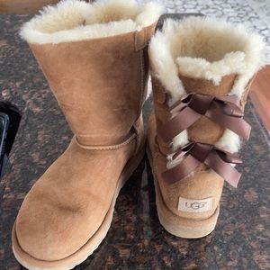 Women’s Ugg bailey bow II size 7